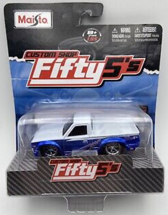 Maisto Custom Shop Fifty5's 1975 Datsun Truck 620 Blue with White